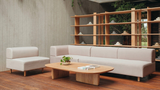 Transforma-tu-Espacio-con-Identidad-Tendencias-en-Muebles-de-Madera-y-Diseño-Colombiano. The Blue House